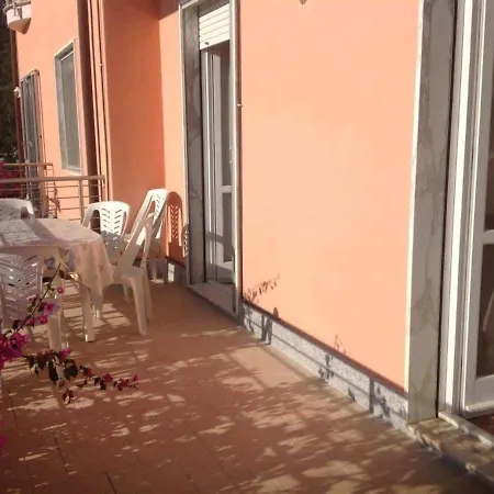 Ferienhaus In Mit Terrasse, Garten Und Grill *